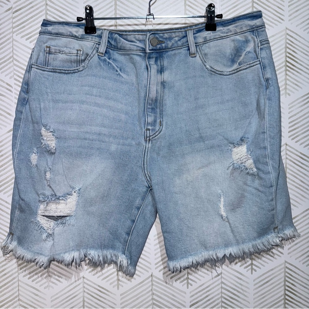 KanCan Estilo Distressed High Rise Light Wash Blue Denim Jean Shorts Kurvy Sz 33